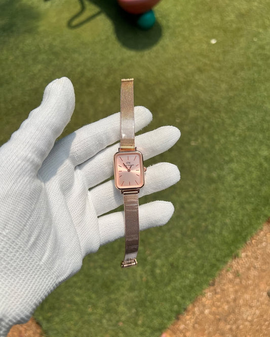 DW Quadro (Analog Watch)